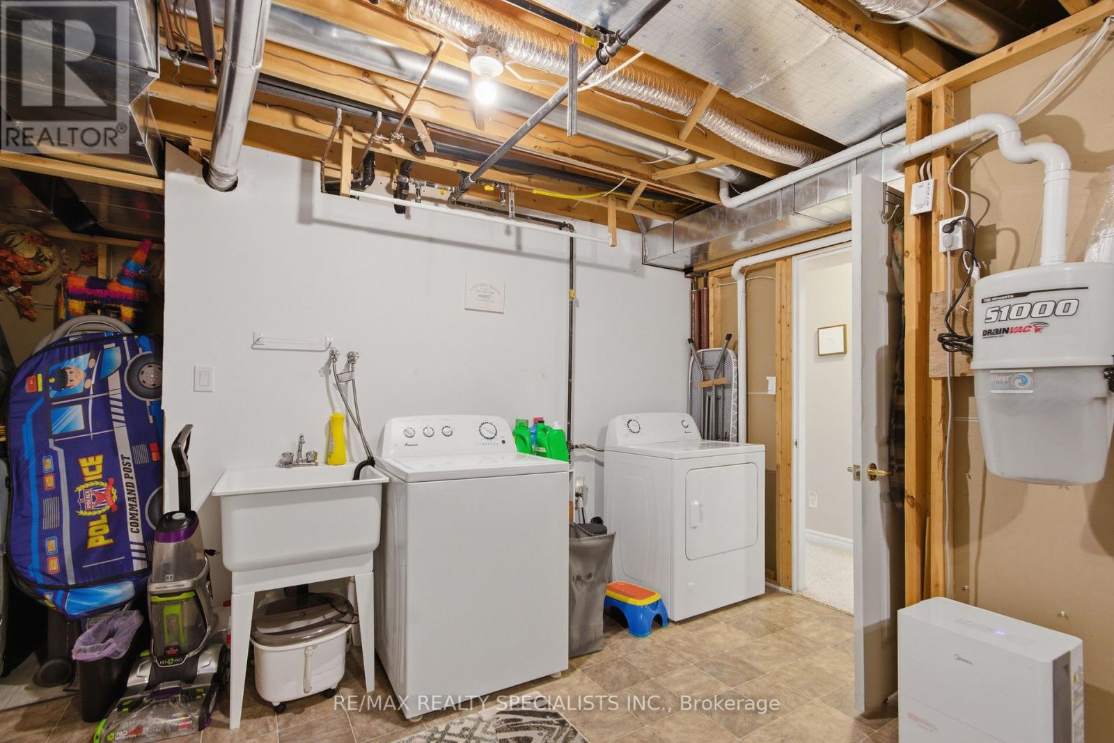 20 STONEGATE CRESCENT - Image 32