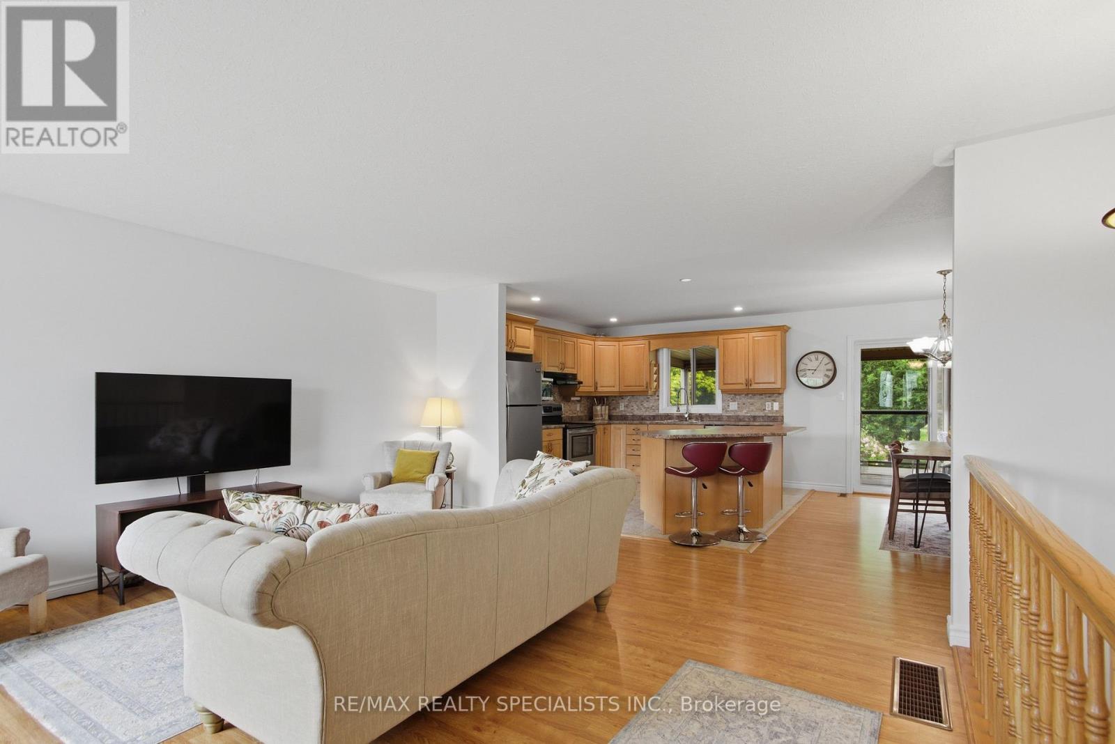 20 STONEGATE CRESCENT - Image 4