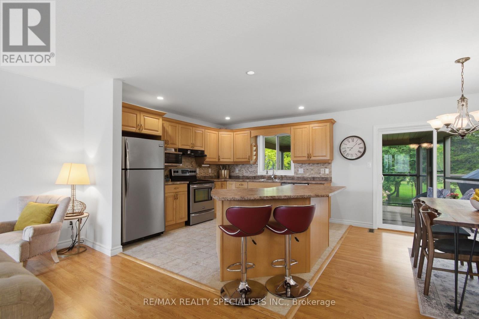 20 STONEGATE CRESCENT - Image 9