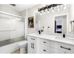 1065 King George Boulevard, Surrey, BC V4A9S7 Photo 35