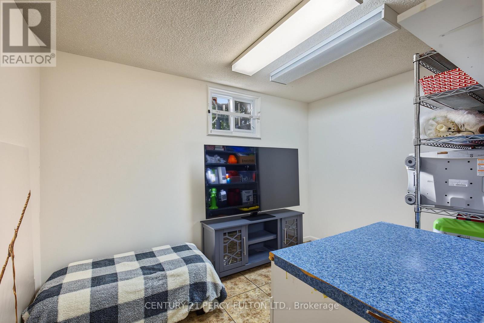 412 WAVERLY STREET N - 31
