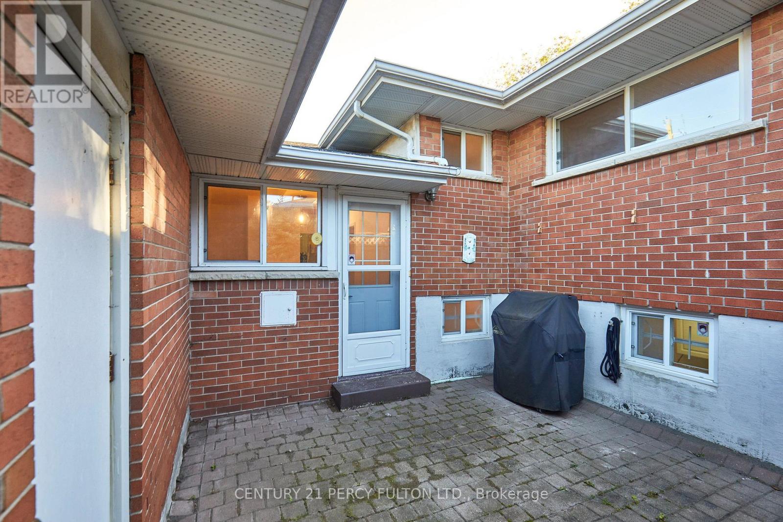 412 WAVERLY STREET N - Image 33