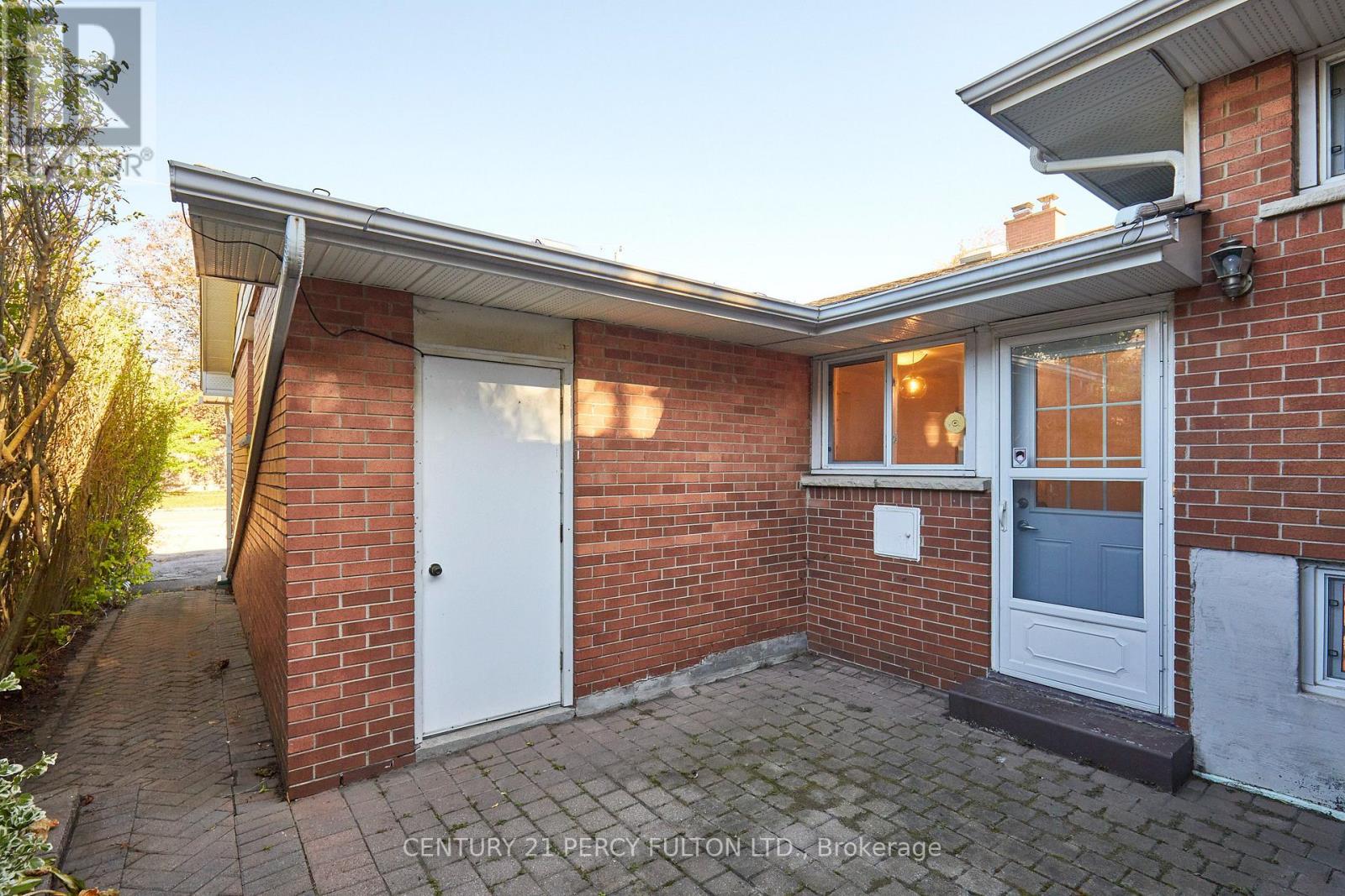 412 WAVERLY STREET N - Image 34