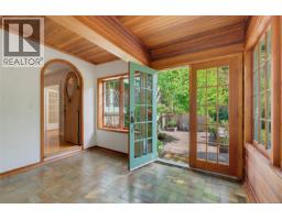 Kitchen - 30 Beach Dr, Oak Bay, BC V8S2L2 Photo 9