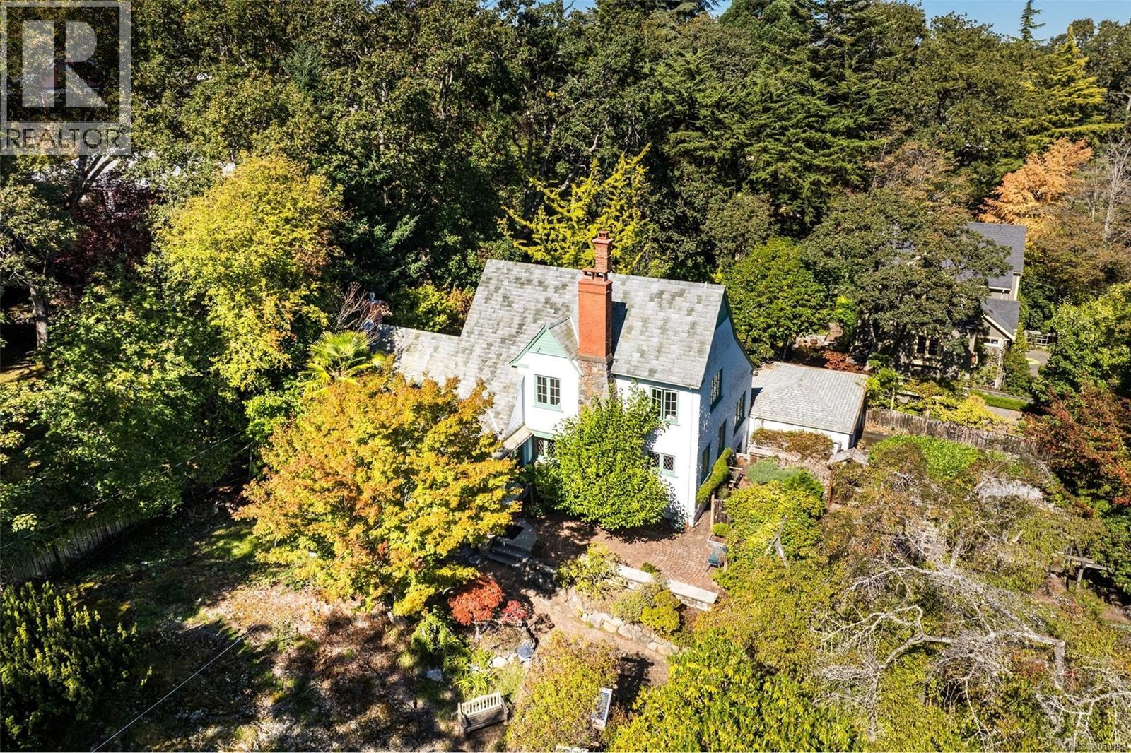  30 Beach Drive, Oak Bay