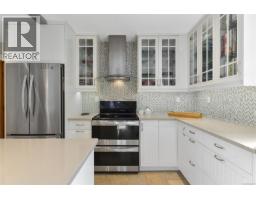 Family room - 4836 Spring Rd, Saanich, BC V9E2E4 Photo 11
