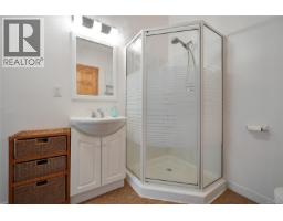 4836 Spring Rd, Saanich, BC V9E2E4 Photo 29