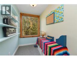 4836 Spring Rd, Saanich, BC V9E2E4 Photo 38