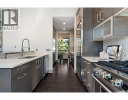 4pc Bathroom - 720 33a Street Nw, Calgary, AB T2M2Z1 Photo 11