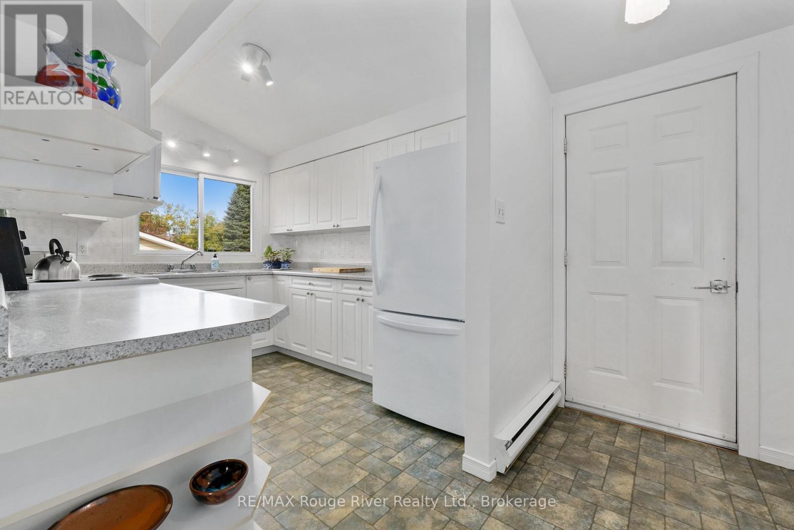 217 GODOLPHIN ROAD - Image 20