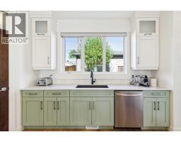 4pc Bathroom - 1128 17 Avenue Nw, Calgary, AB T2M0P6 Photo 15