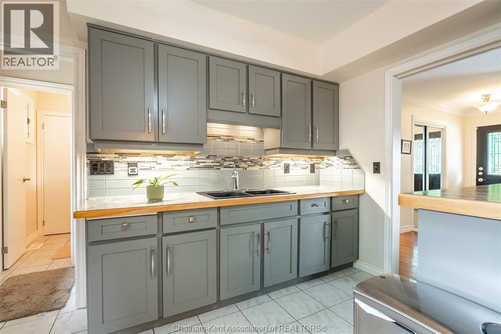 591 King STREET West - 11