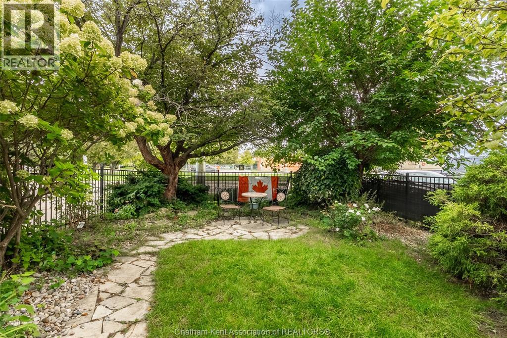 591 King STREET West - 34