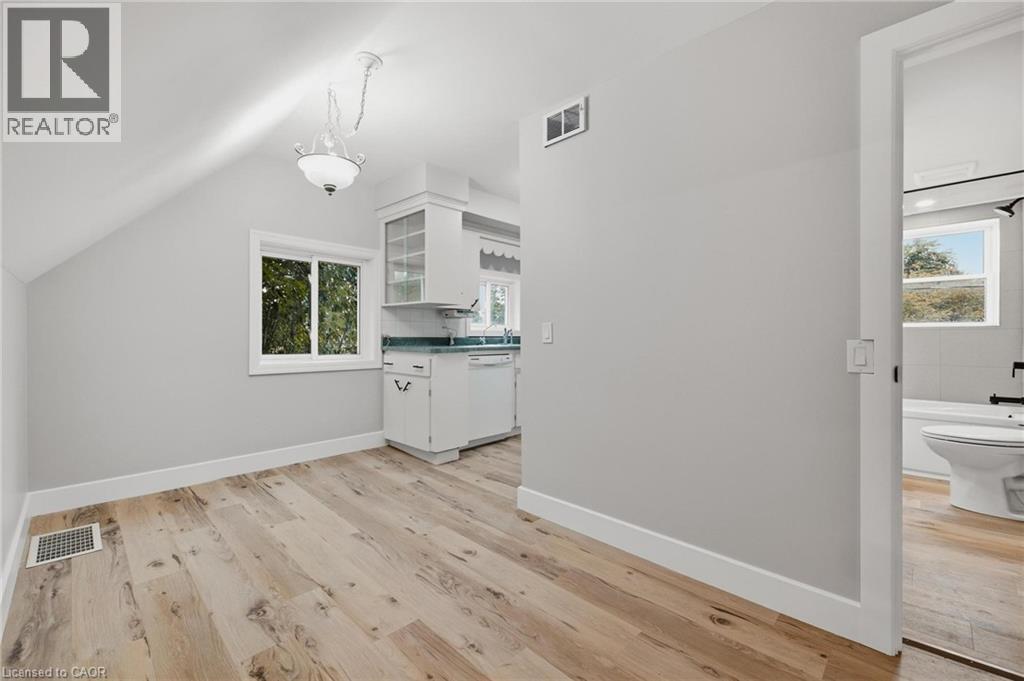 756 INKERMAN Street E - 26