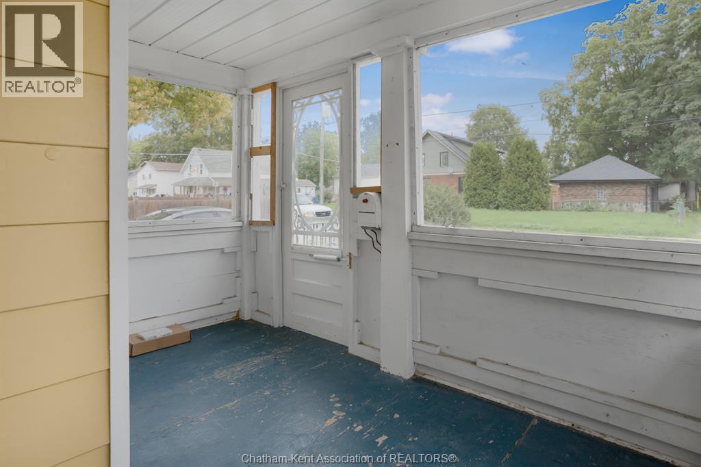 196 Raleigh Street, Chatham, Ontario, N7M2N7, Chatham, Ontario — photo 2 of 5