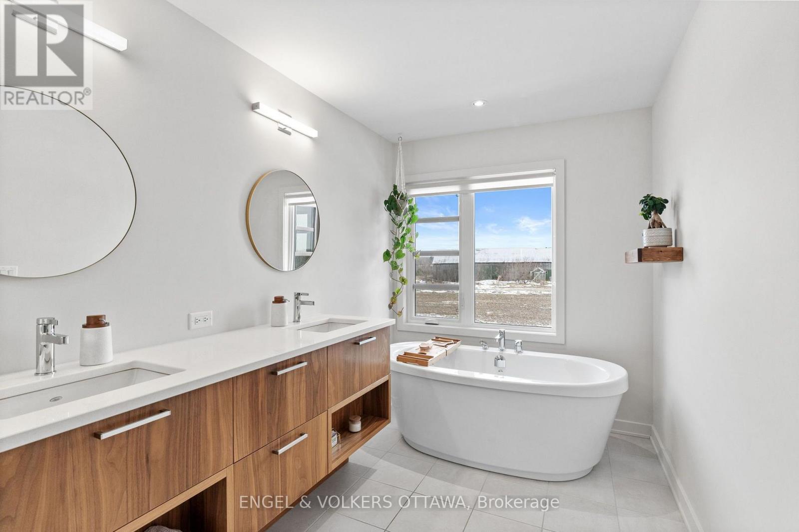 168 SHUTTLEWORTH DRIVE - Image 24