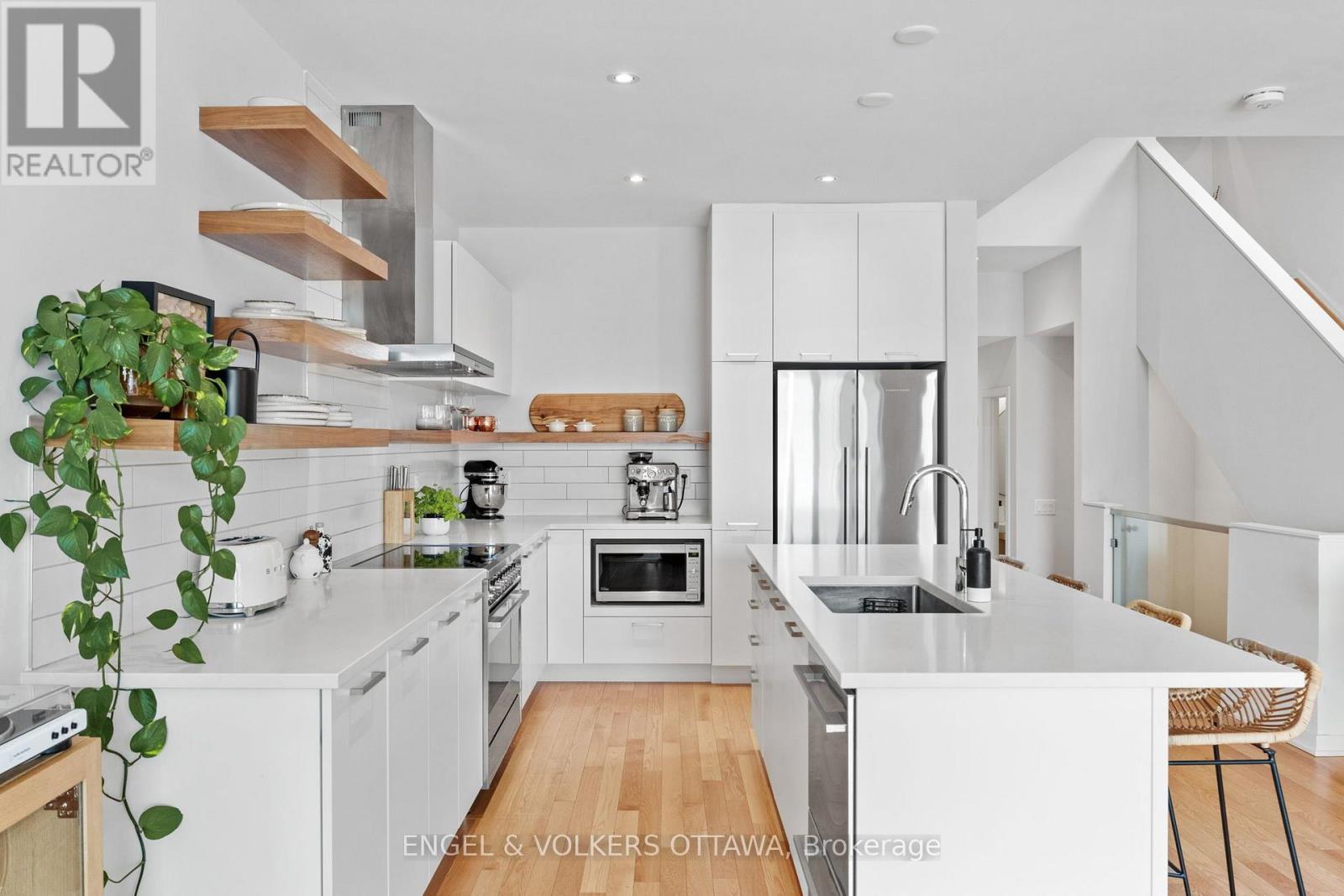 168 SHUTTLEWORTH DRIVE - 7