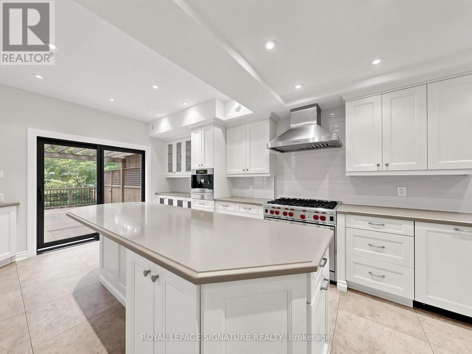 92 INGLEWOOD DRIVE - 11