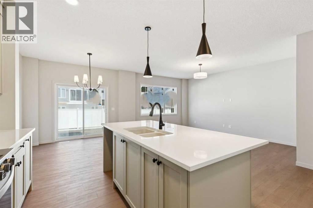 1062 Bayview Crescent SW - 11