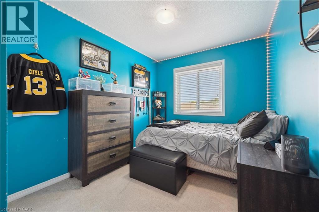 915 ZELLER Crescent - Image 23