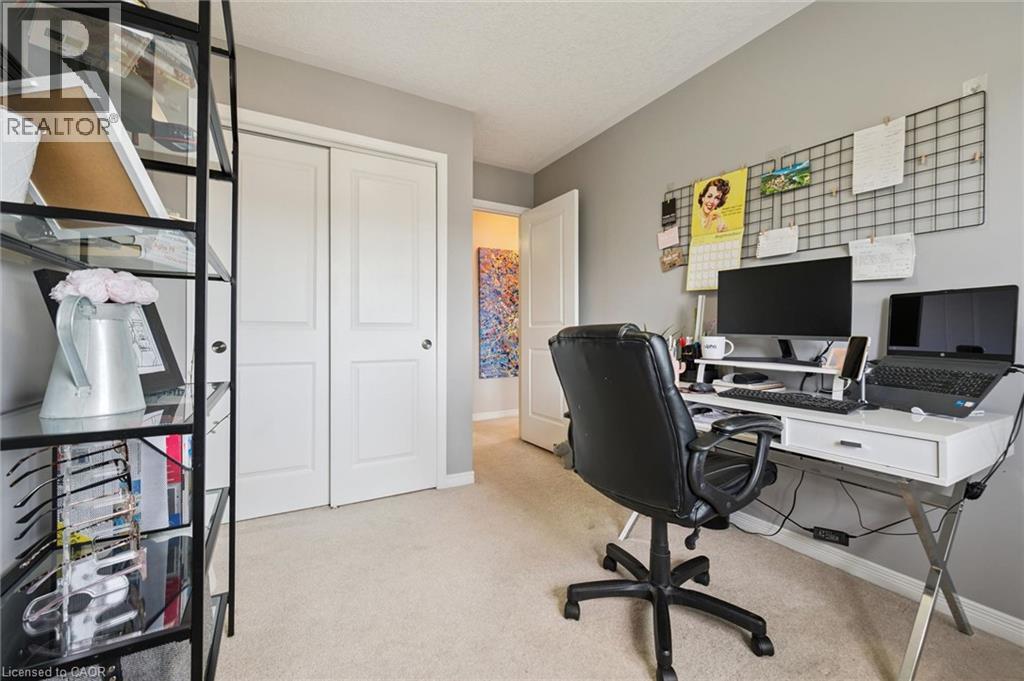 915 ZELLER Crescent - Image 26