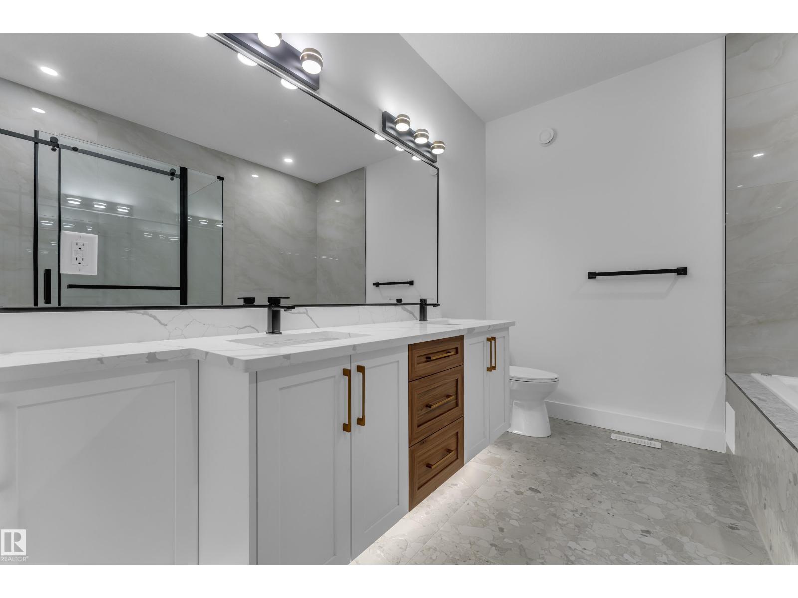 3604 44 AV - Image 35