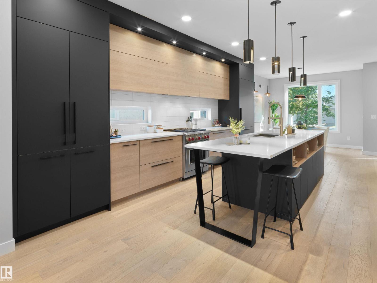 9118 89 ST NW - 4