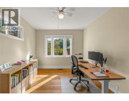 Living room - 913 Moosejaw Street, Penticton, BC V2A5T5 Photo 11