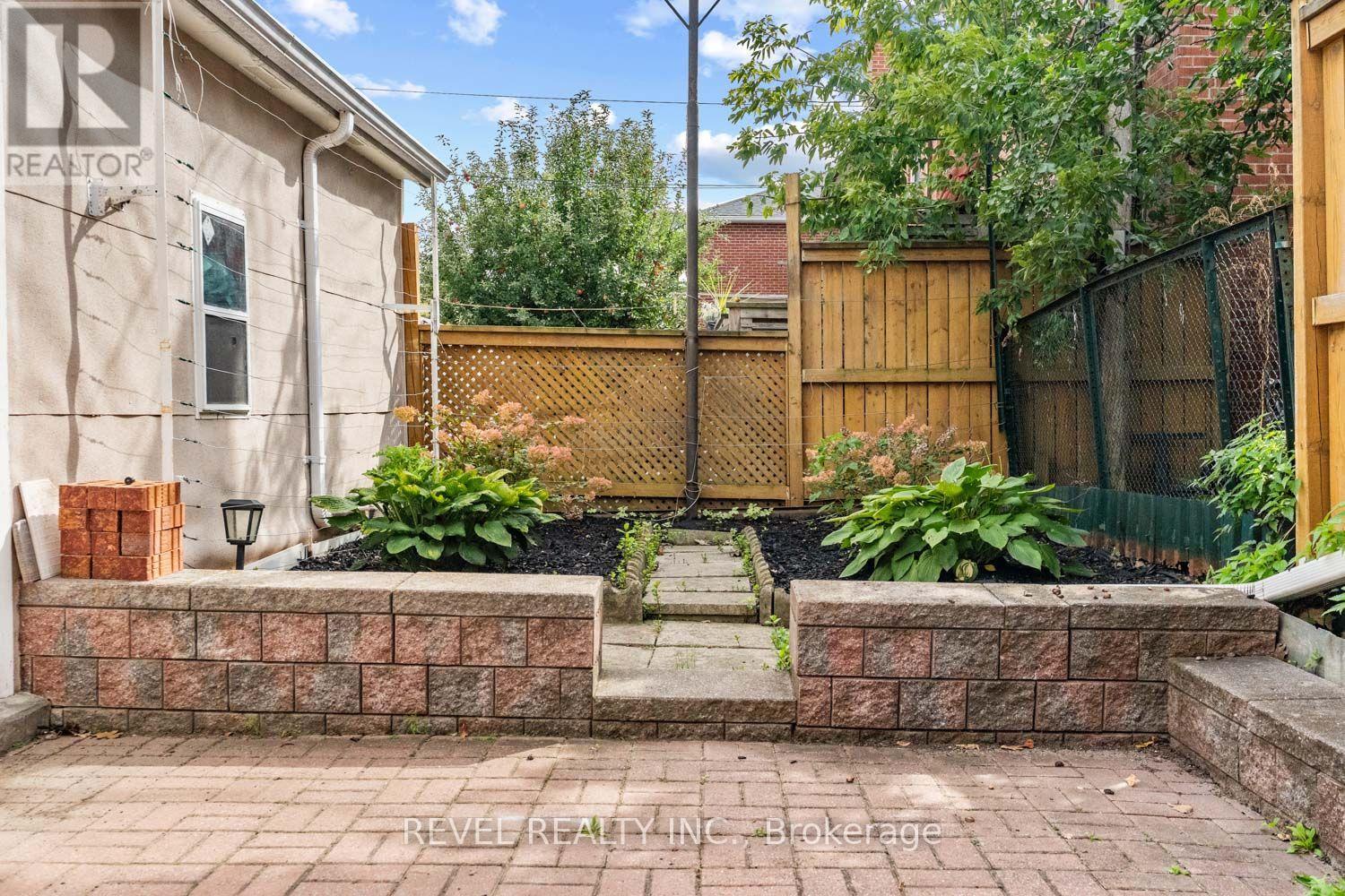 163 NORTHLAND AVENUE - Image 28