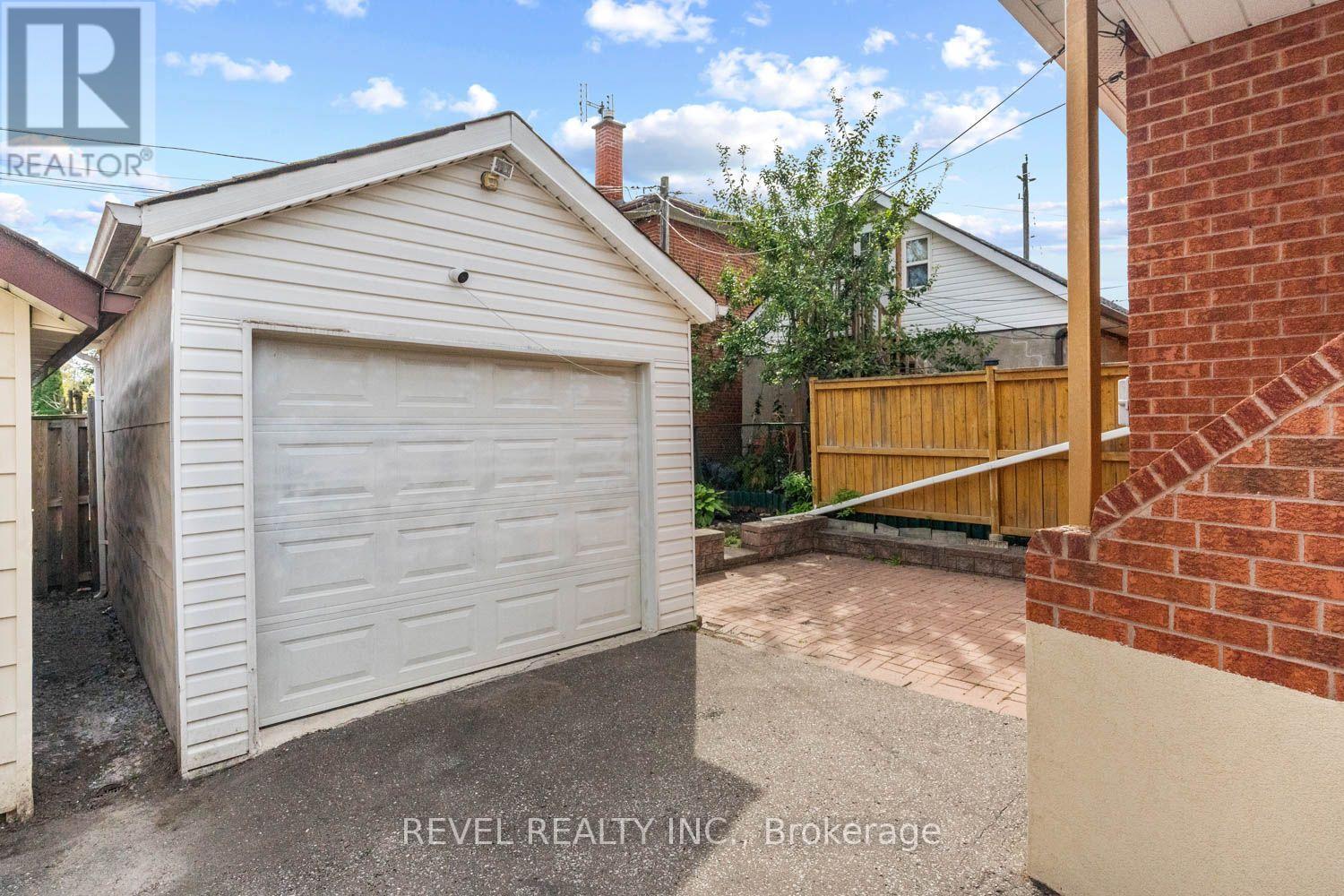 163 NORTHLAND AVENUE - Image 29