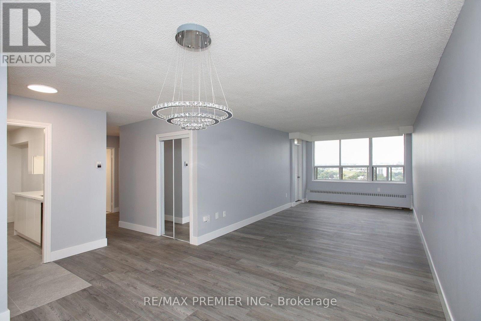 1909 - 390 DIXON ROAD, Toronto (Kingsview Village-The Westway) — photo 2