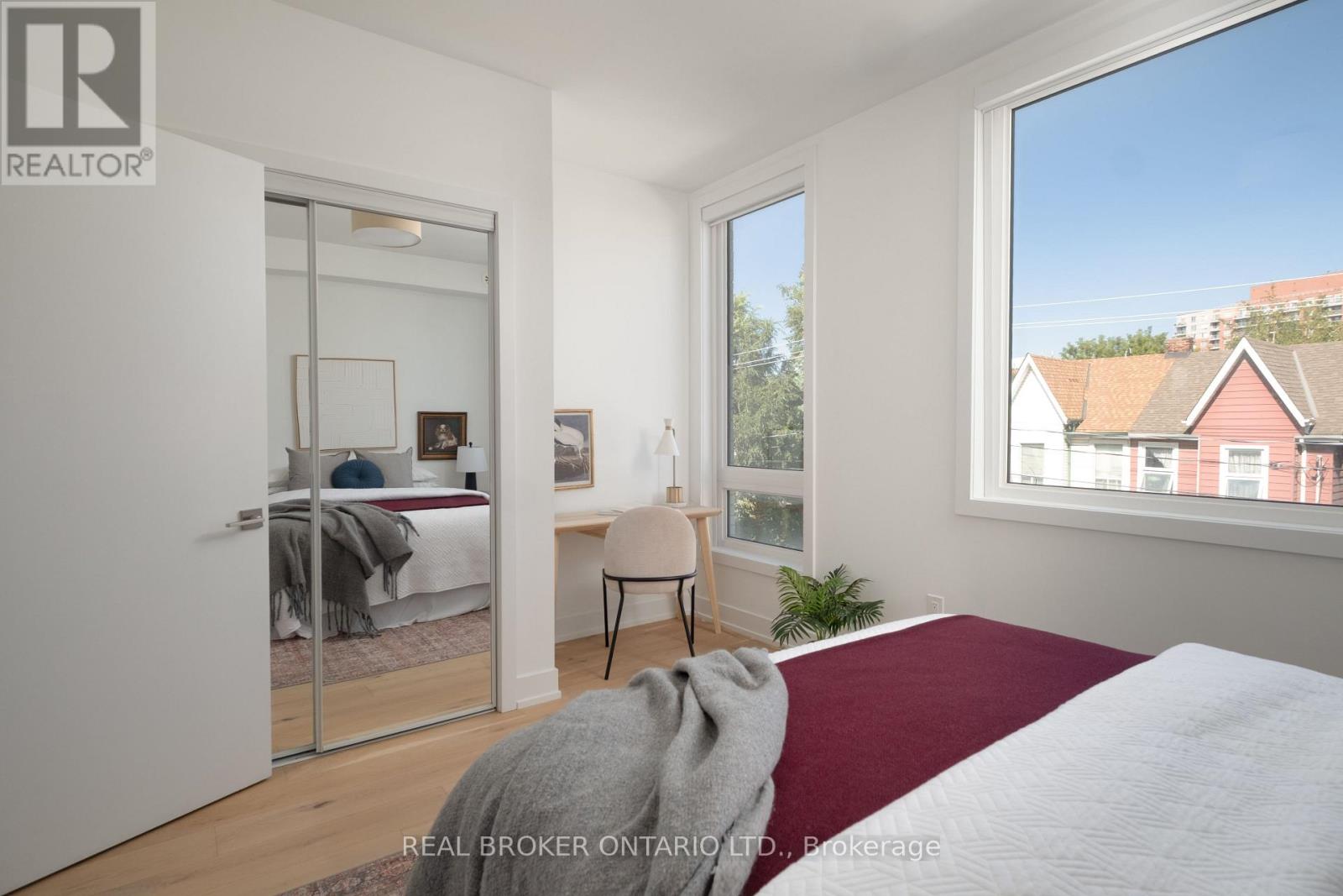 62A PERTH AVENUE - 19