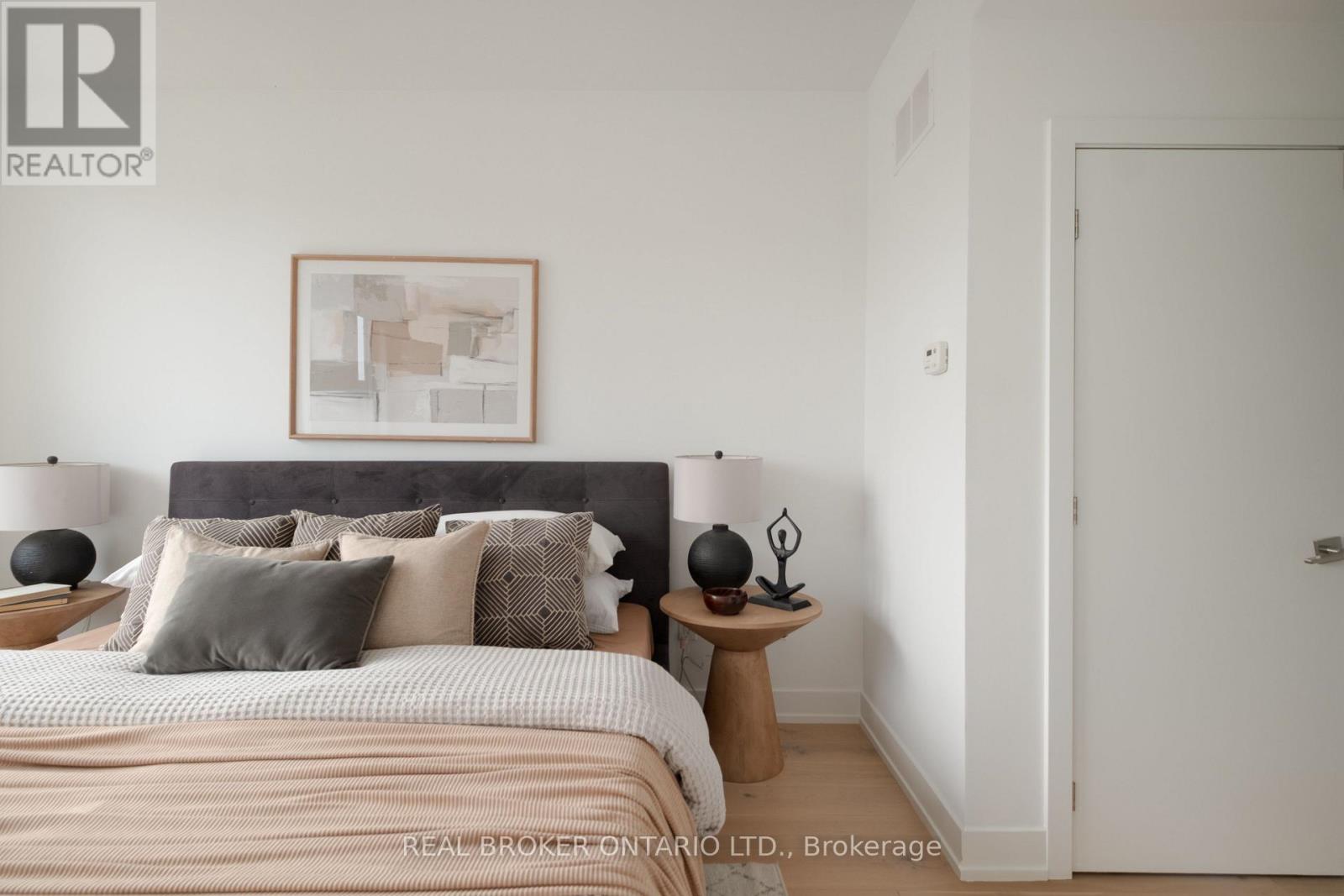 62A PERTH AVENUE - 24