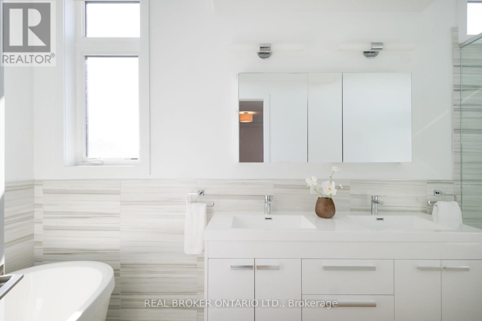62A PERTH AVENUE - 29
