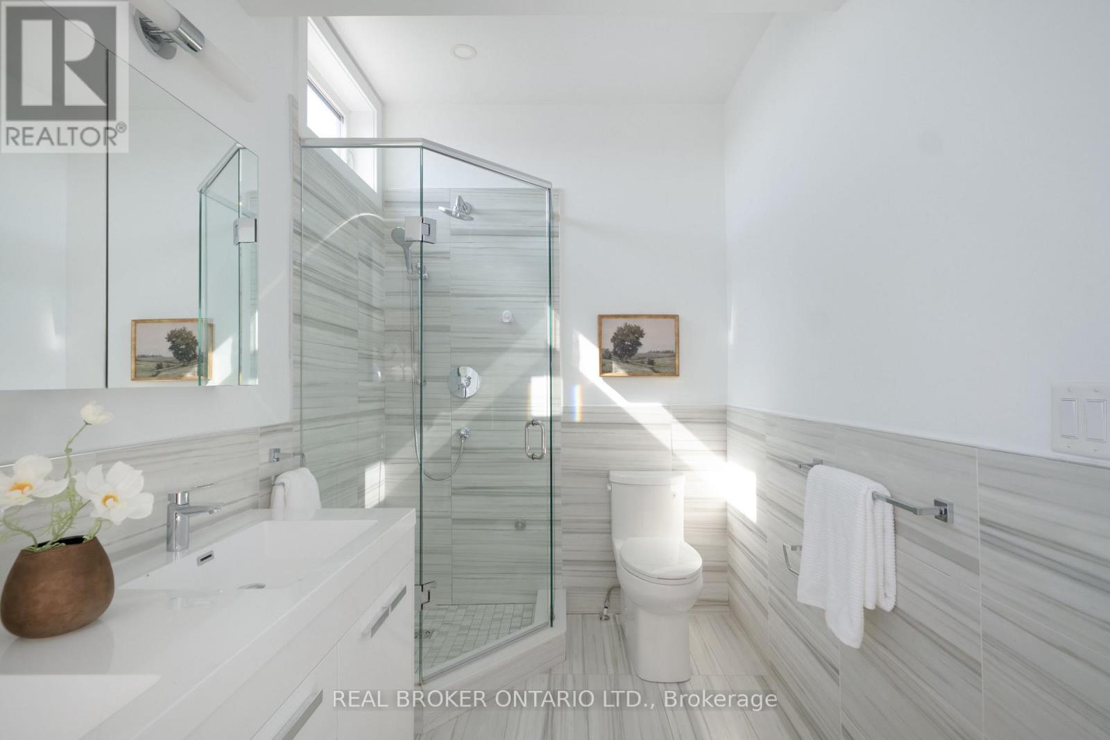62A PERTH AVENUE - 28