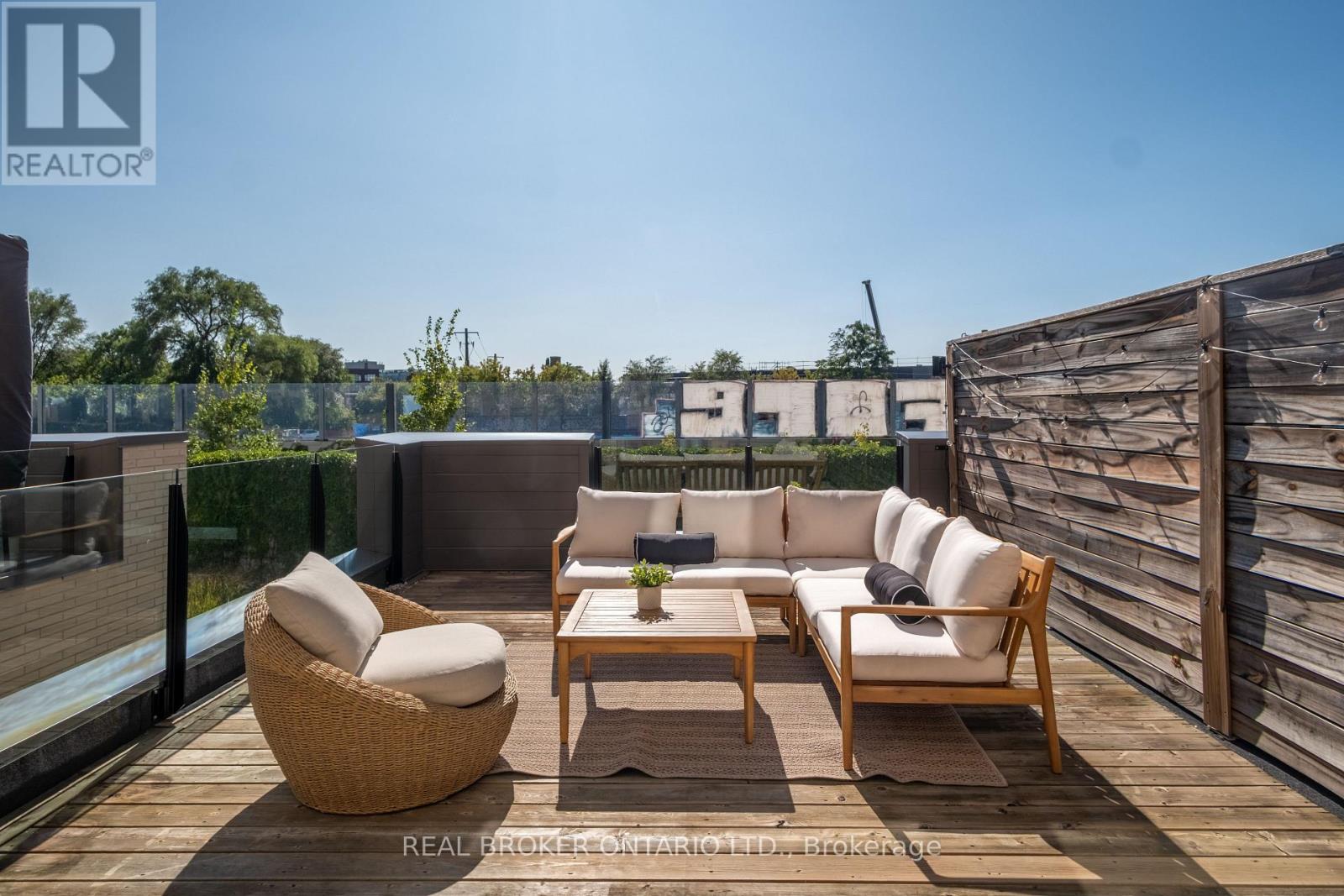 62A PERTH AVENUE - 30