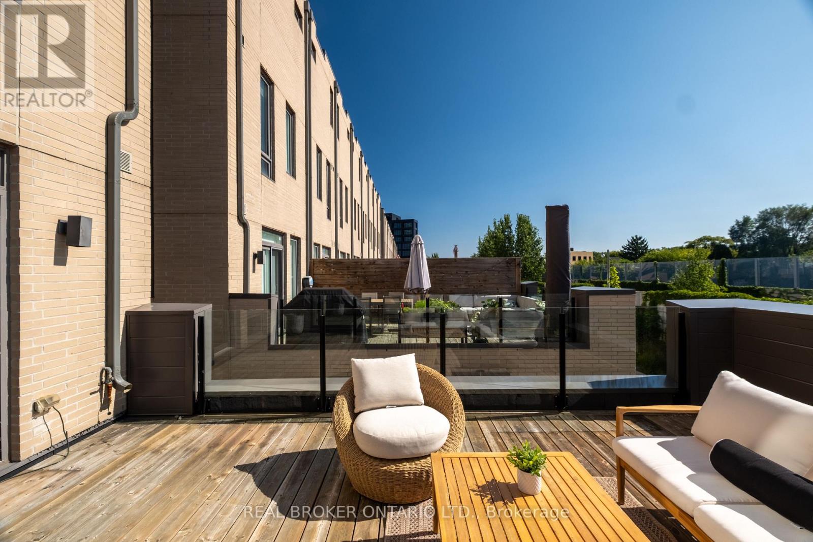 62A PERTH AVENUE - 32