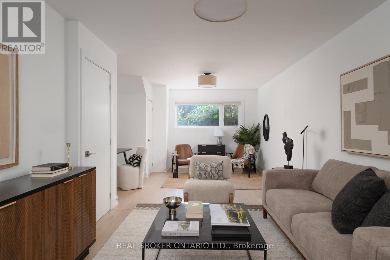 62A PERTH AVENUE - 34