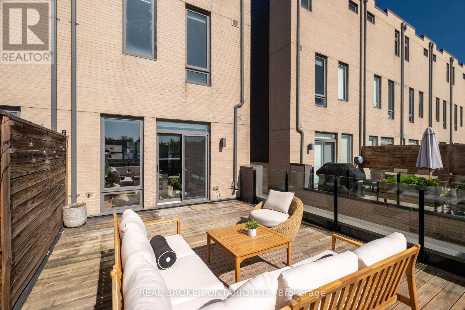 62A PERTH AVENUE - 33