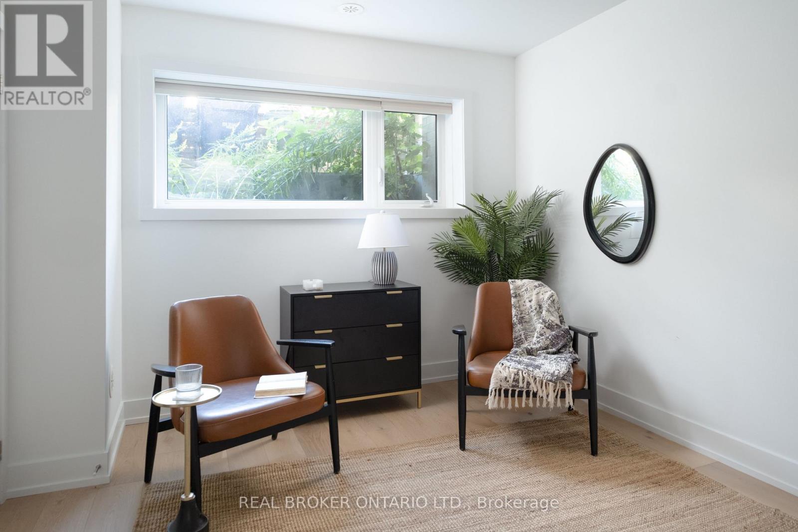 62A PERTH AVENUE - 37