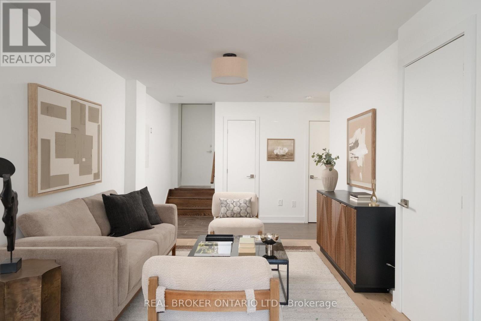 62A PERTH AVENUE - 38
