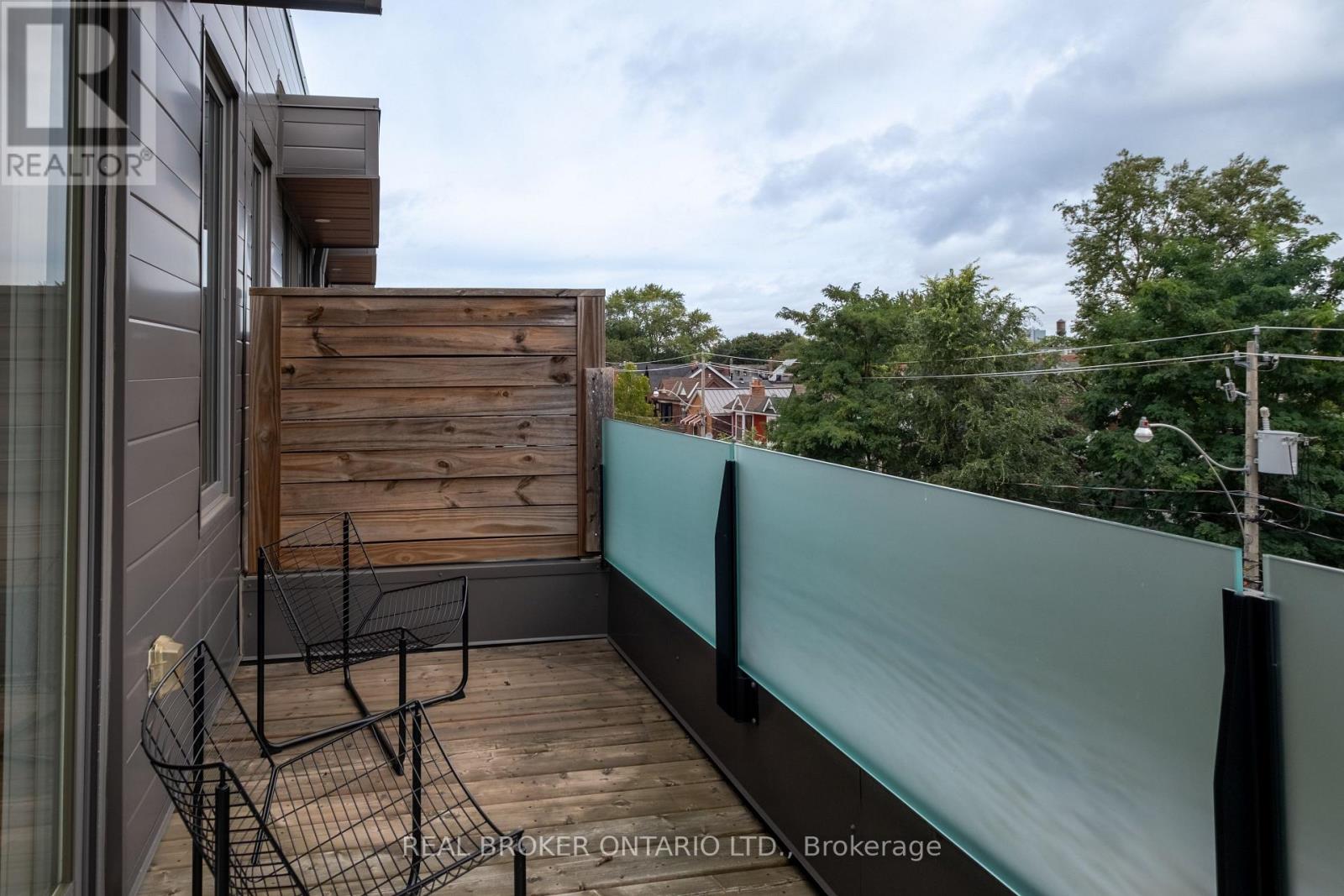 62A PERTH AVENUE - 40