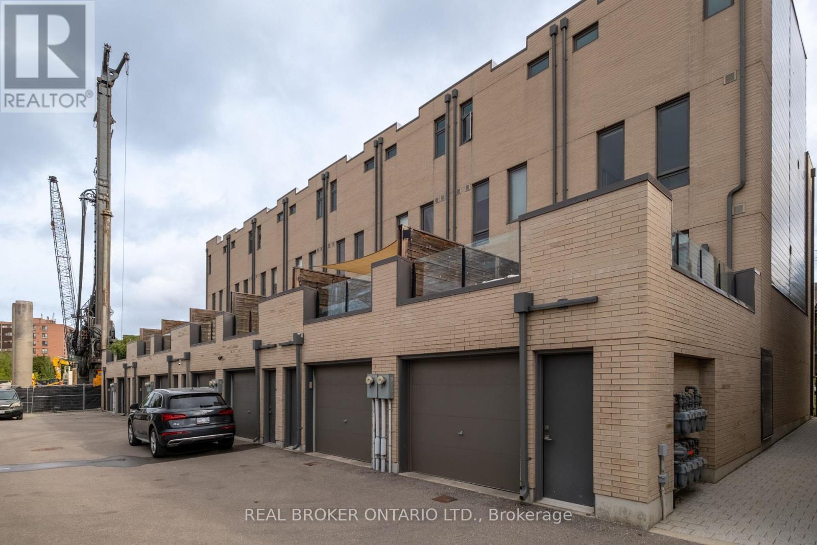 62A PERTH AVENUE - 45