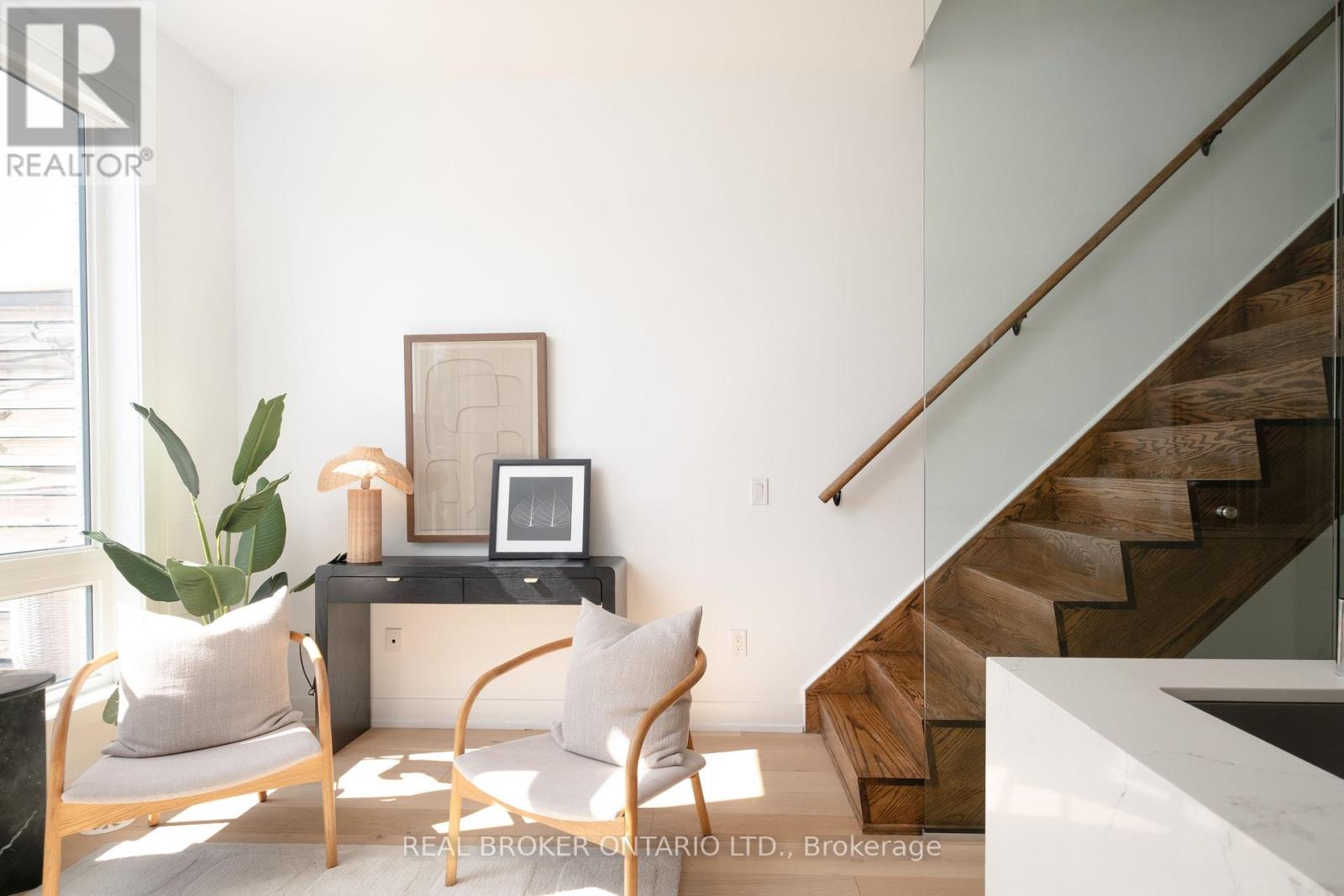 62A PERTH AVENUE - 8