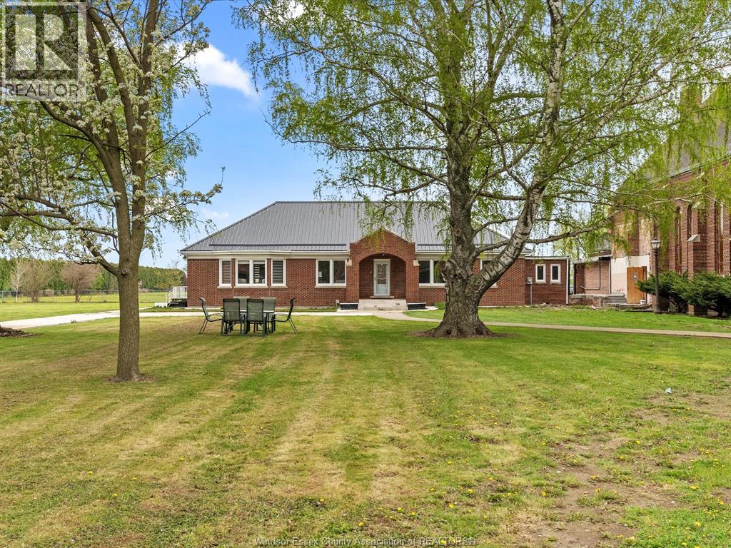 25667 Winterline ROAD, Grande Pointe — photo 2
