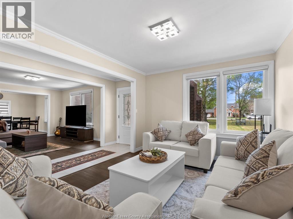 25667 Winterline ROAD, Grande Pointe — photo 9