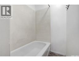 185 Thomson Avenue, Regina, SK S4N5L2 Photo 17