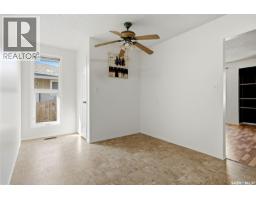 Den - 185 Thomson Avenue, Regina, SK S4N5L2 Photo 9