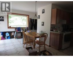 Kitchen - 566 Rosedale Road, Castlegar, BC V1N4L2 Photo 6