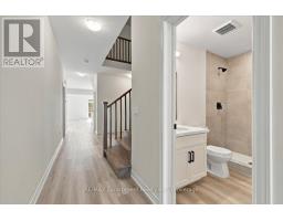 Bathroom - 108 Valley Trail Place, Hamilton, ON L8B2A2 Photo 8